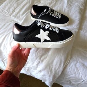 Art Class • Girl's Kaitlyn Court Sneakers, Black